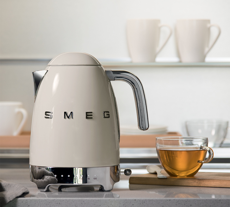 Bouilloire KLF04CREU température réglable Crème 1,7 L + Offre Cadeau - SMEG