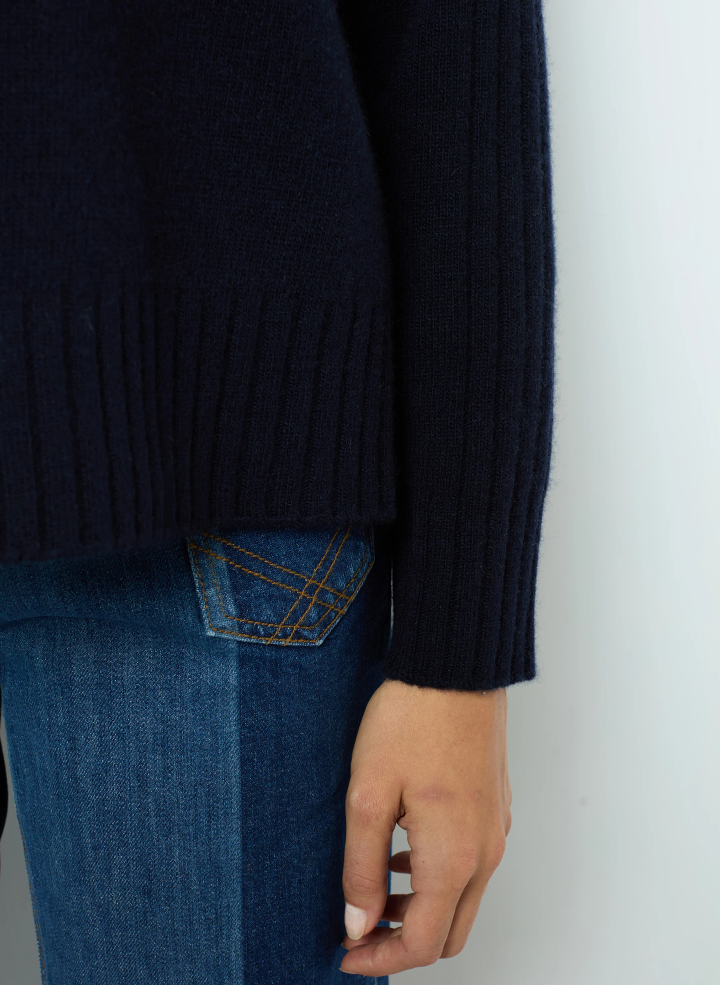 JAINA - Pull col montant en laine et en cachemire mélangés | Bleu
