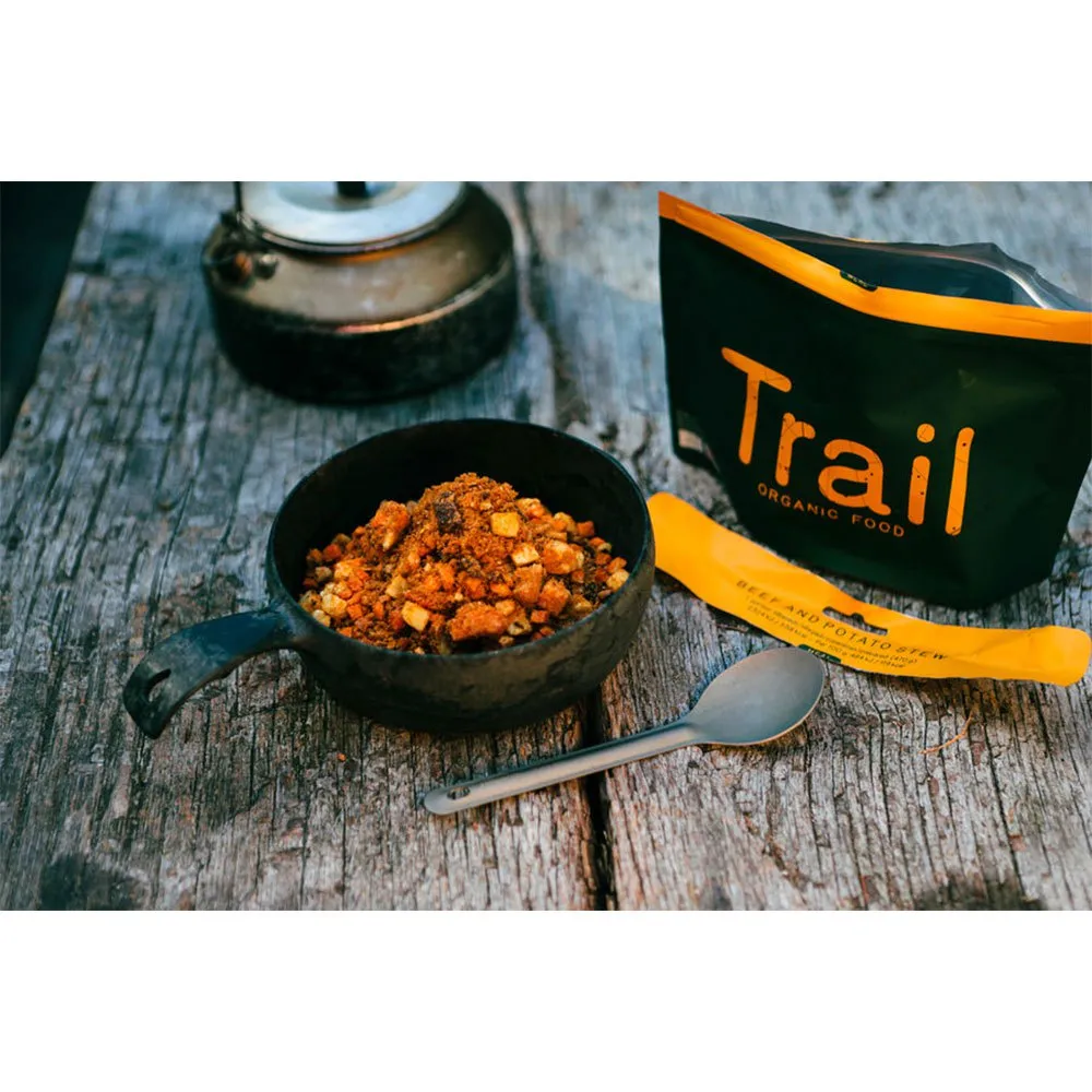 Trail organic food Rindfleisch und Eintopf Kartoffel