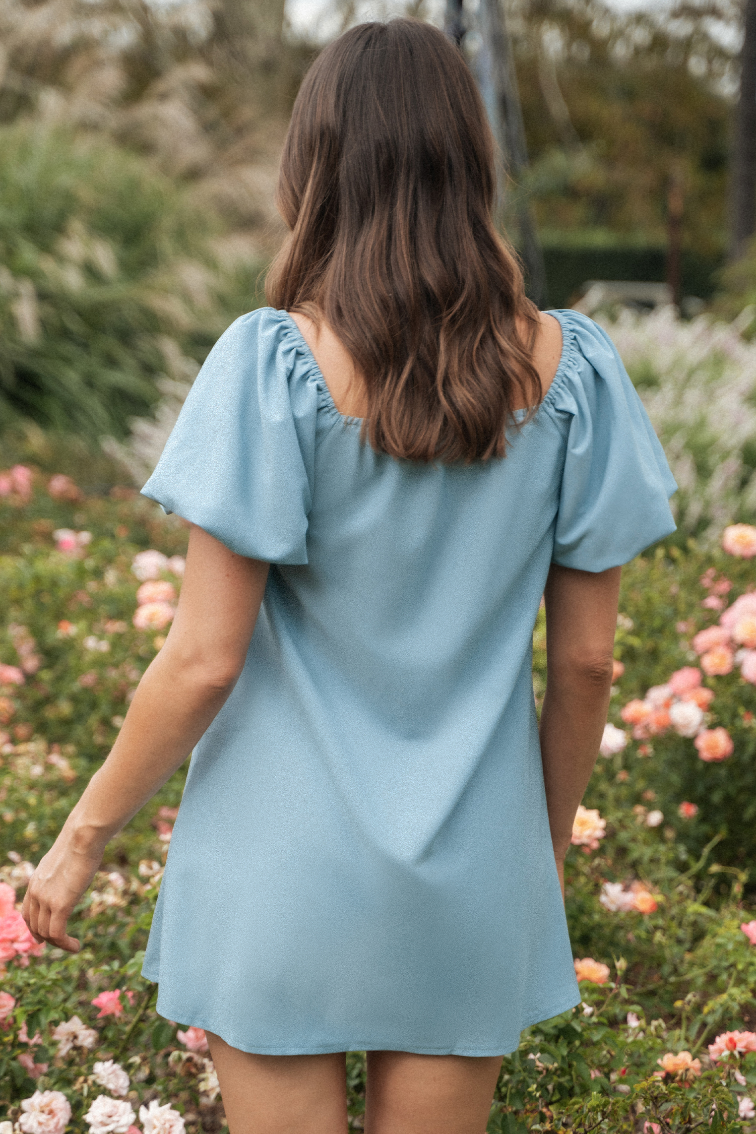 Robe mini à col carré et manches bouffantes bleu pale