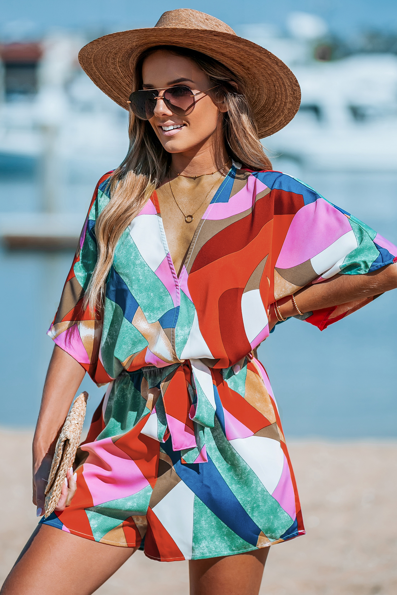 Combishort à jambes amples avec col surplis géométrique abstraite