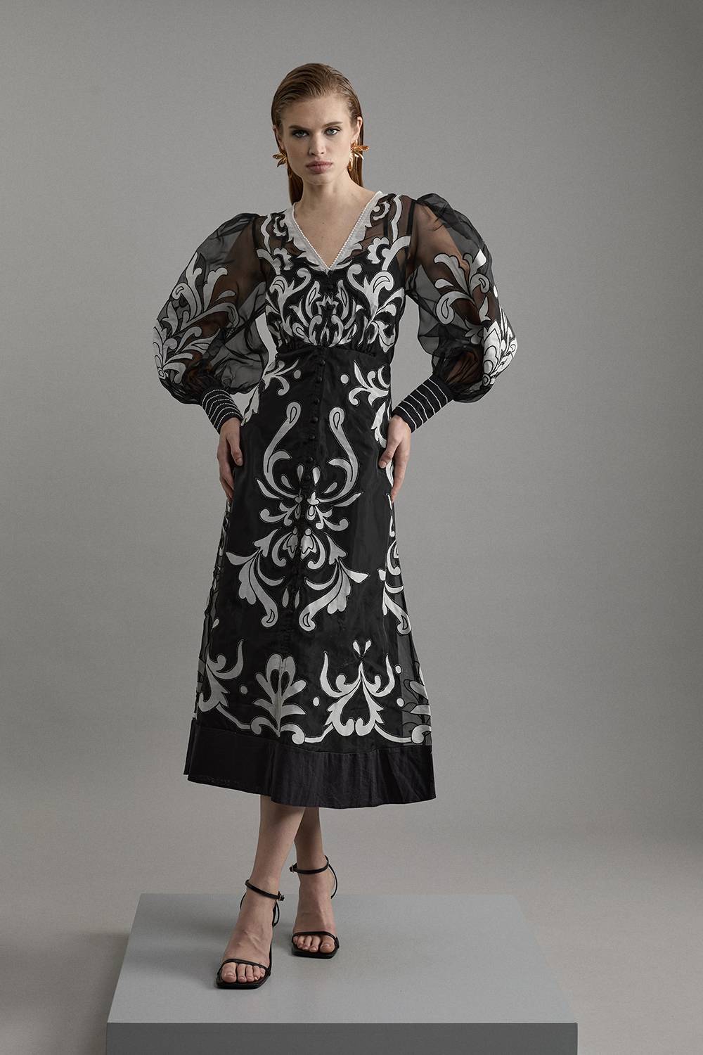 KarenMillen Robe Maxi Tissée à Appliques en Organdie Boutonnée pour Grandes Tailles