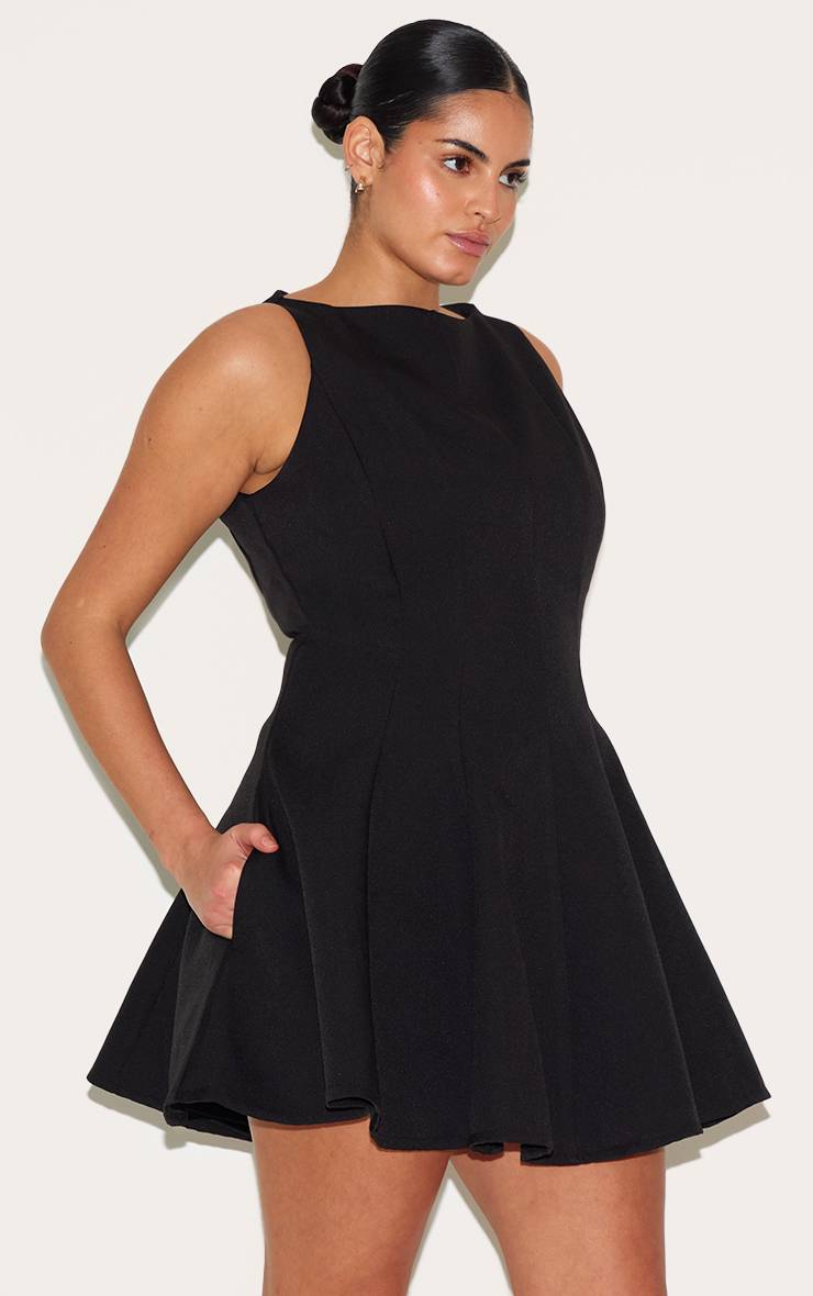Noir Robe Droite Grande Taille En Tissu Tissé Plissé À Encolure Oblique