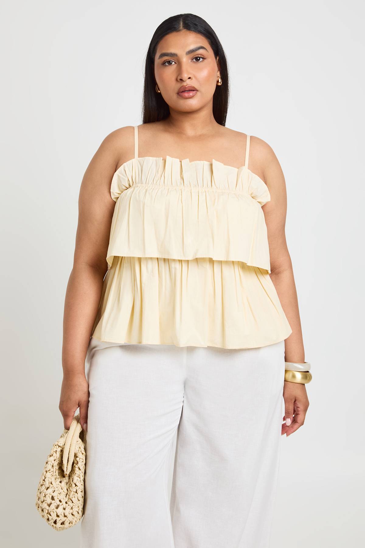 boohoo Haut Grande Taille En Popeline Froncée À Volants Superposés