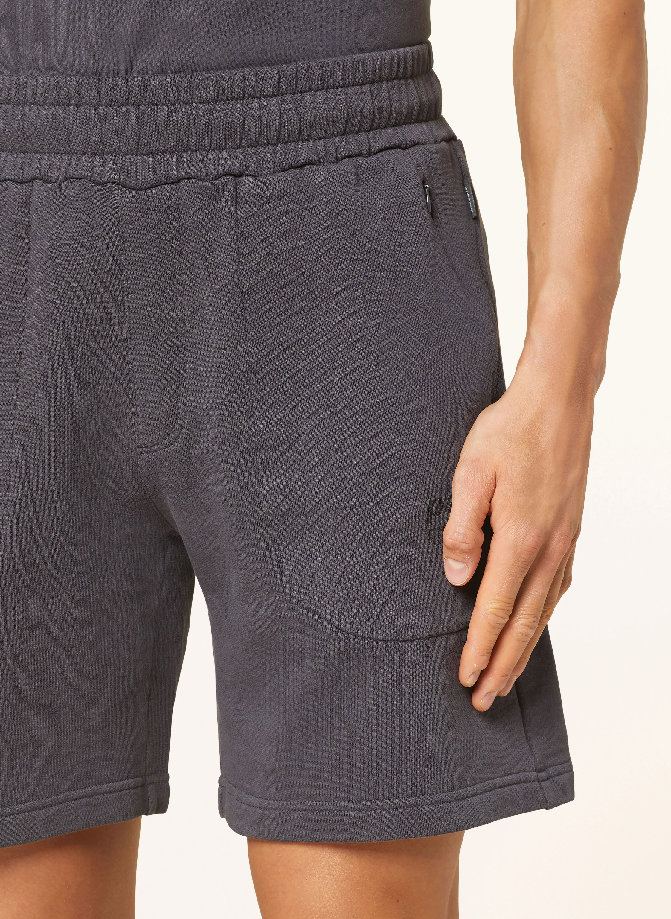 parel. Sweatshorts