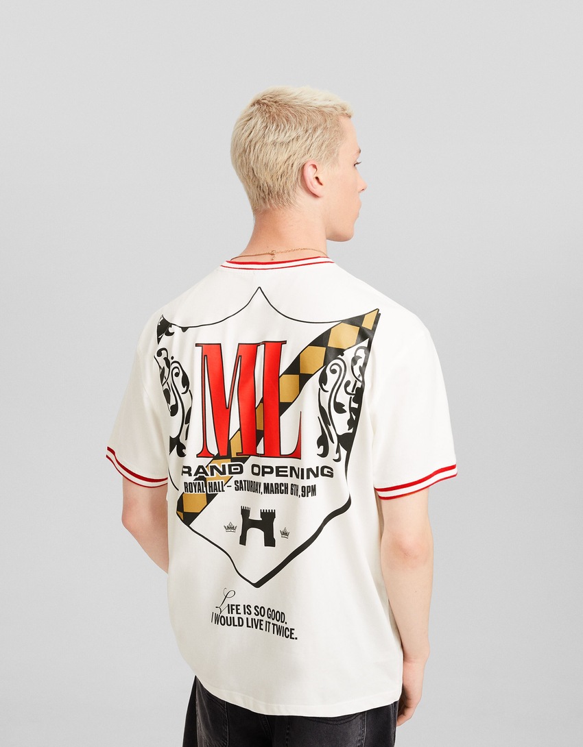 Camiseta de manga curta com estampa e modelagem quadrada
