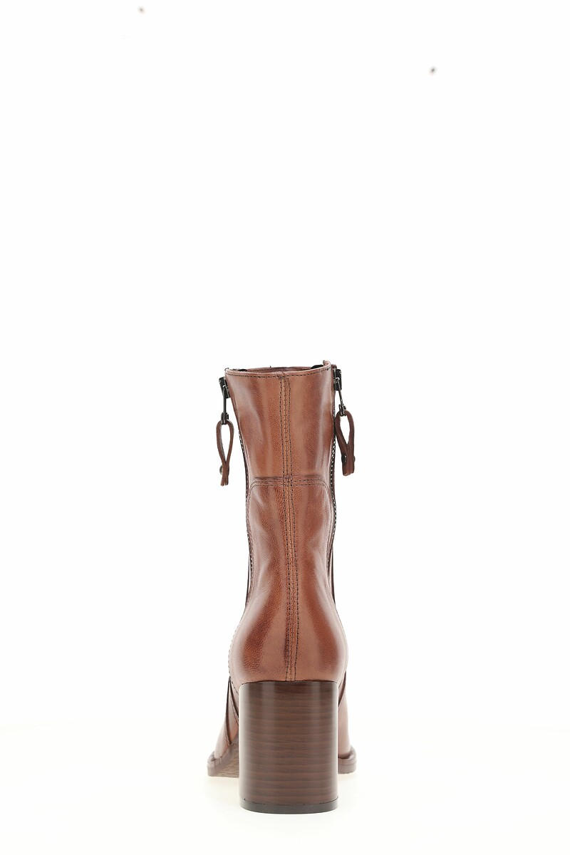 MJUS<br>Botas de cano curto em couro ultramacio
