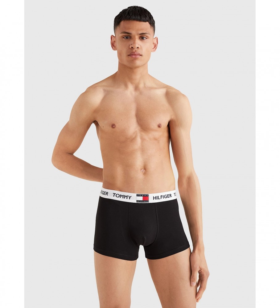 Cueca boxer Tommy Hilfiger com logo, tamanho 85, preta.