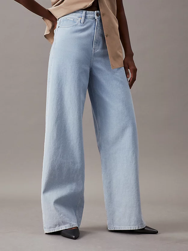 Calça jeans de cintura alta e pernas largas