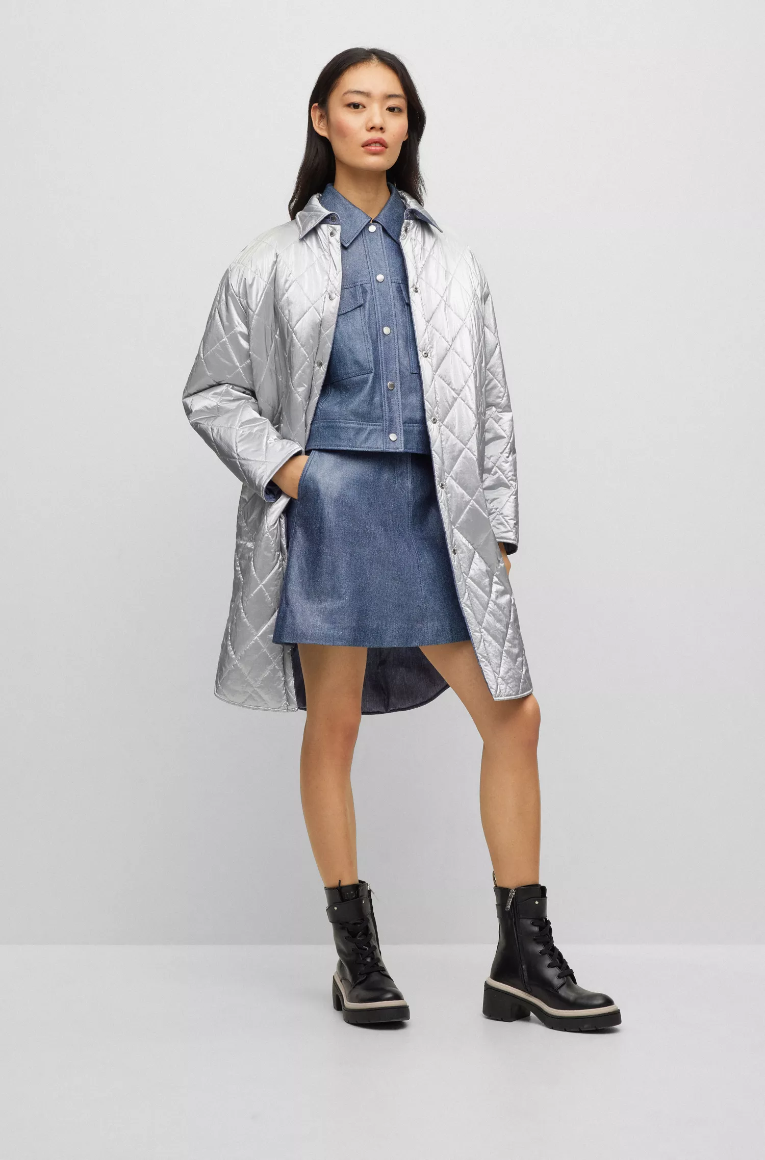 Minissaia BOSS em couro preto com estampa jeans