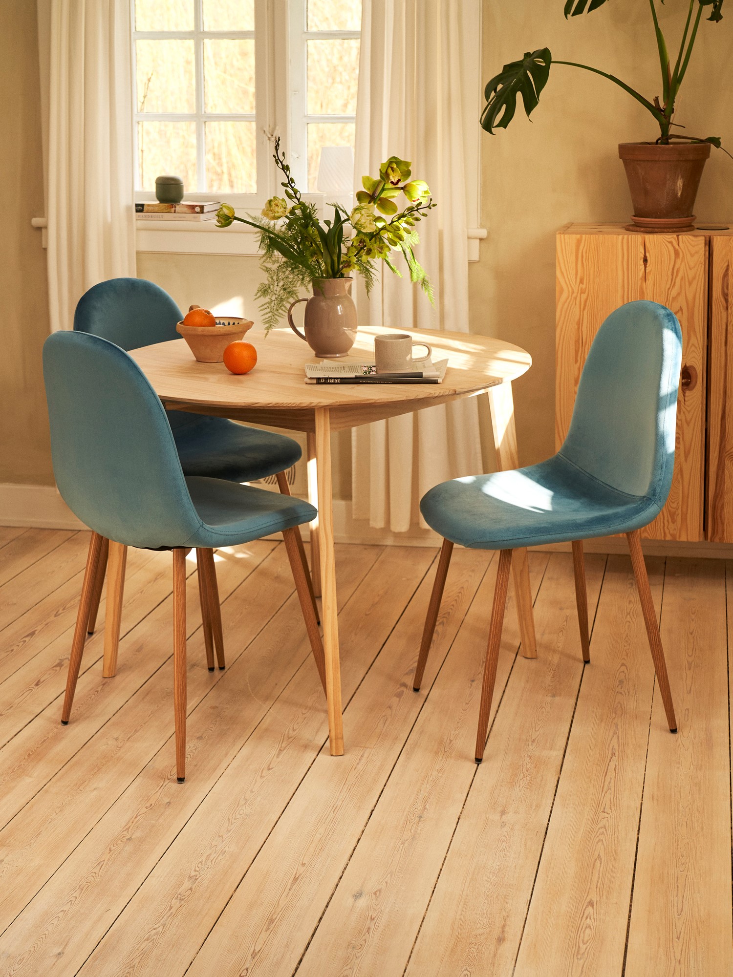 Stol i velour | Polyester/jern/poppeltræ/skum. 40,5 x 44,5 x 89 cm. | Storm Blue