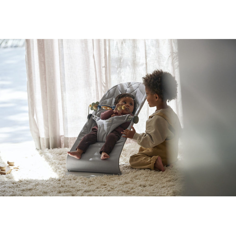 Køb BabyBjörn Light Grey Skråstol Bliss Blomsterbladsquilt
