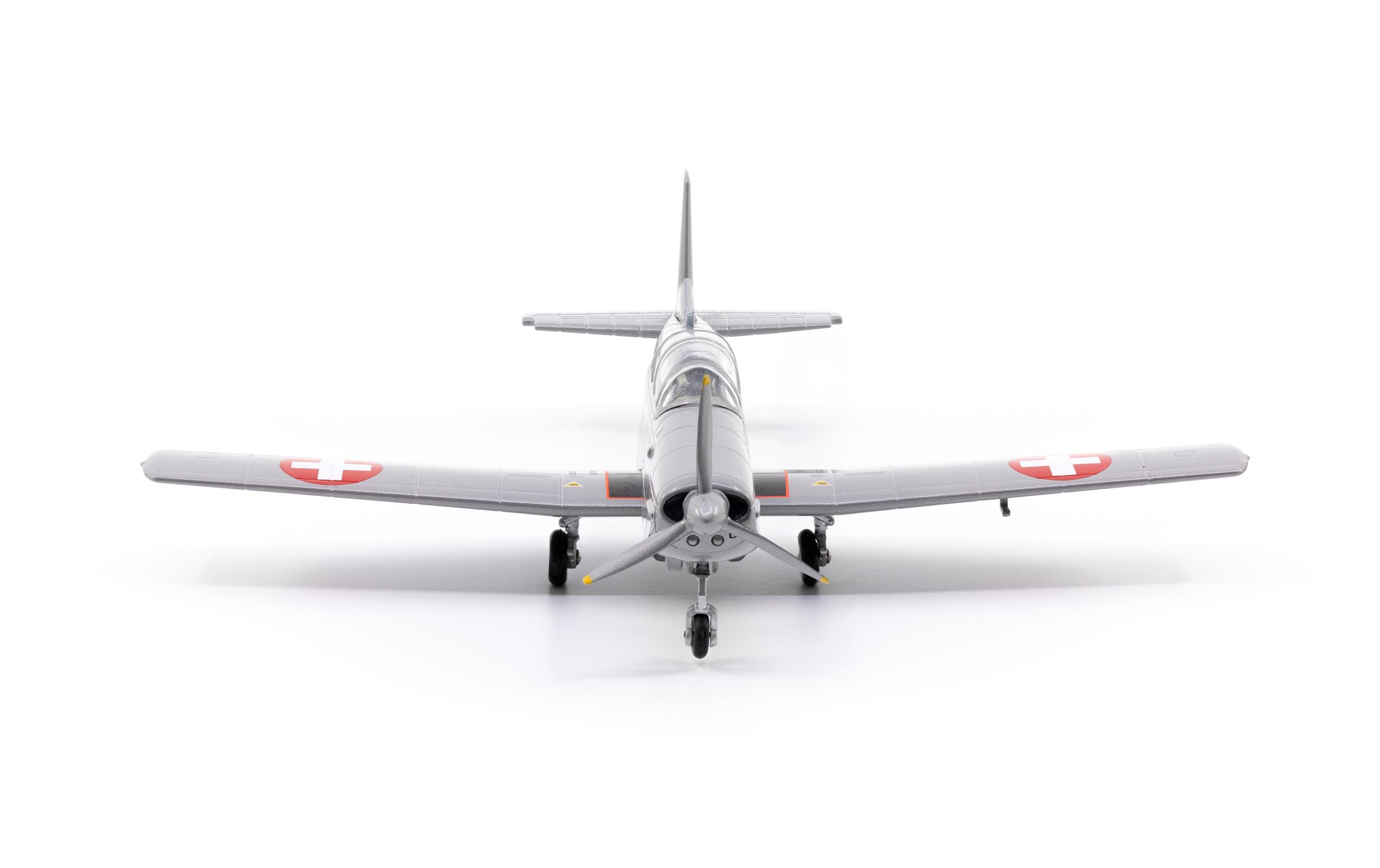 Pilatus P-3 A-801 inkl. Chromständer 1:72Flugzeugmodell mit Display-Ständer