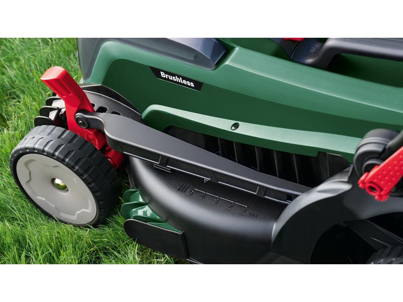 Bosch Akku-Rasenmäher UniversalRotak 2x18V-37-550 Kit (2 x Kraftvolles Mähen und bequeme Grasschnittsammlung für mittelgrosse bis grössere Rasenflächen