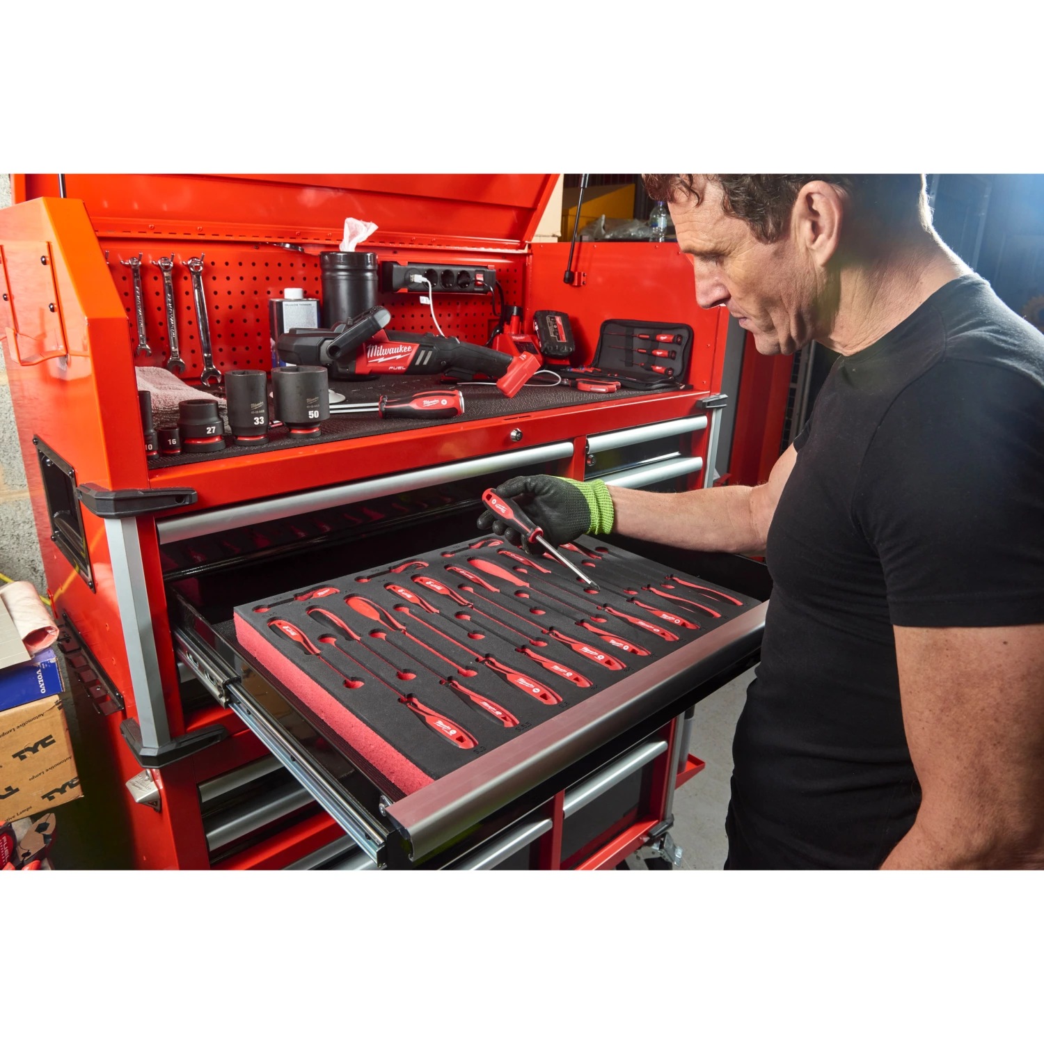 Milwaukee 4932478852 Stalen gereedschapswagen met 10 lades - 46˝ / 117 cm