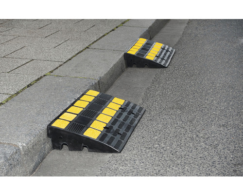 Oprijplaat van hard rubber, zwart/geel reflecterend, 100 mm hoog