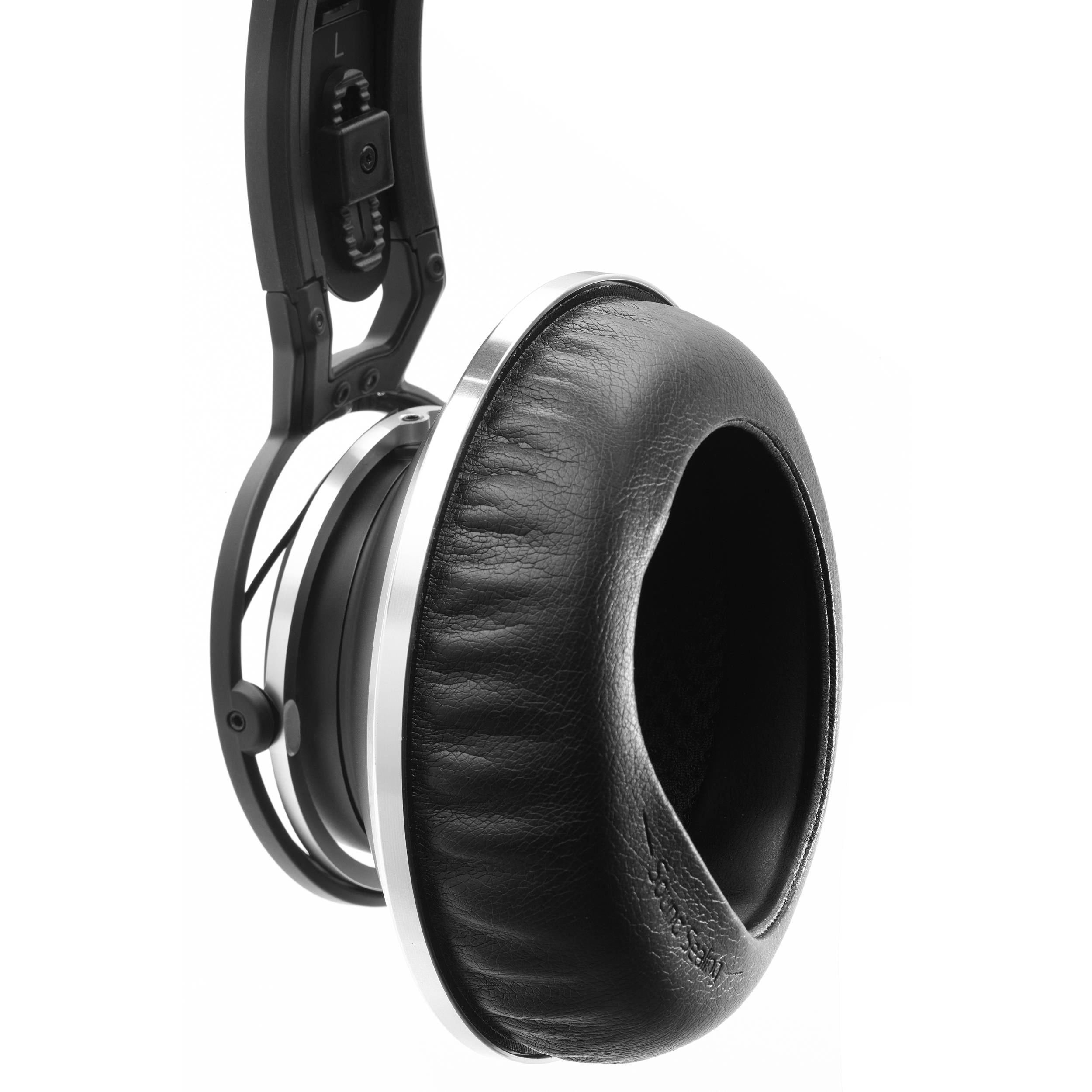 AKG K872 gesloten hoofdtelefoon