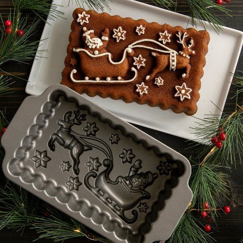 Bakvorm Santa Sleigh Loaf Pan - Nordic Ware | Sparkling Silver Holid