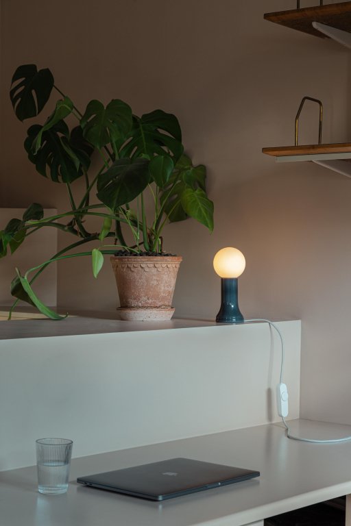 Tala LED Shore tafellamp Smoke Grey