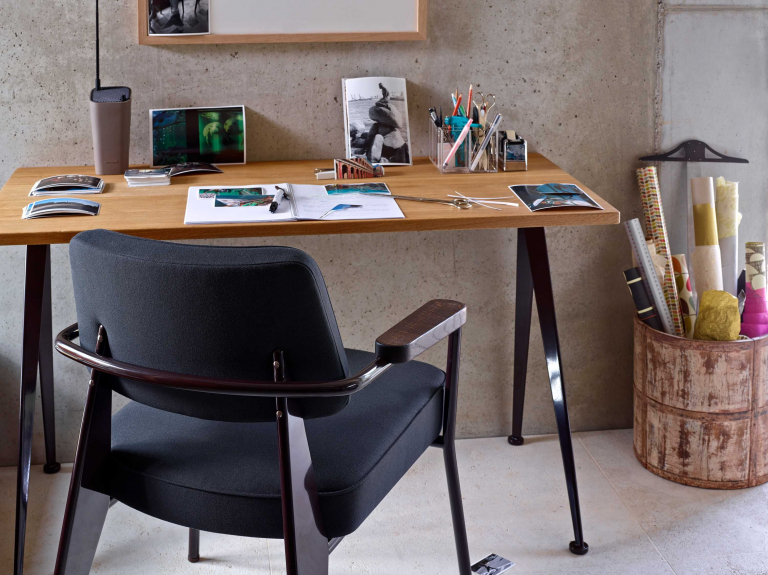 Vitra Fauteuil Direction fauteuil deep black, grkt eiken, Twill 06