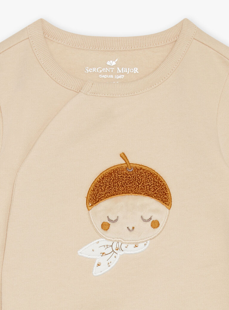 Haut beige, legging écru et chaussettes caramel