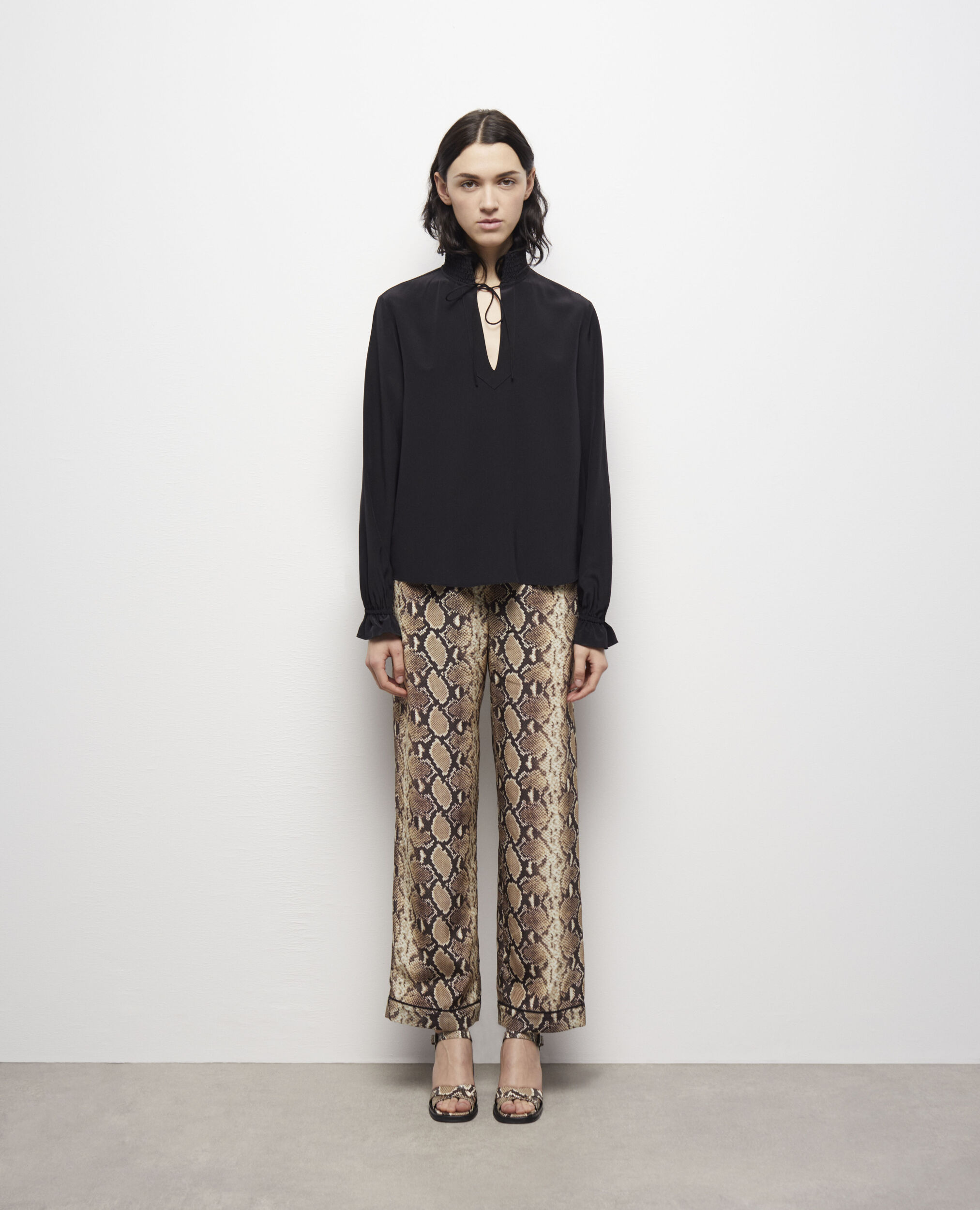 Blouse en soie noire