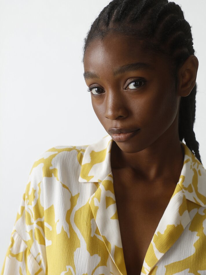 Camisa chambray cropped de manga curta - Amarela