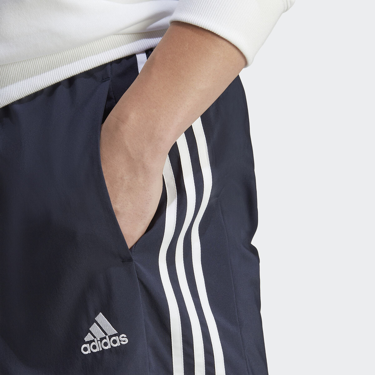 ADIDAS ROUPAS ESPORTIVAS<br>Shorts com 3 listras Aeroready Essentials Chelsea