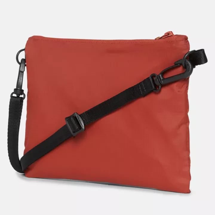 Bolsa transversal de viagem leve e unissex na cor vermelha.