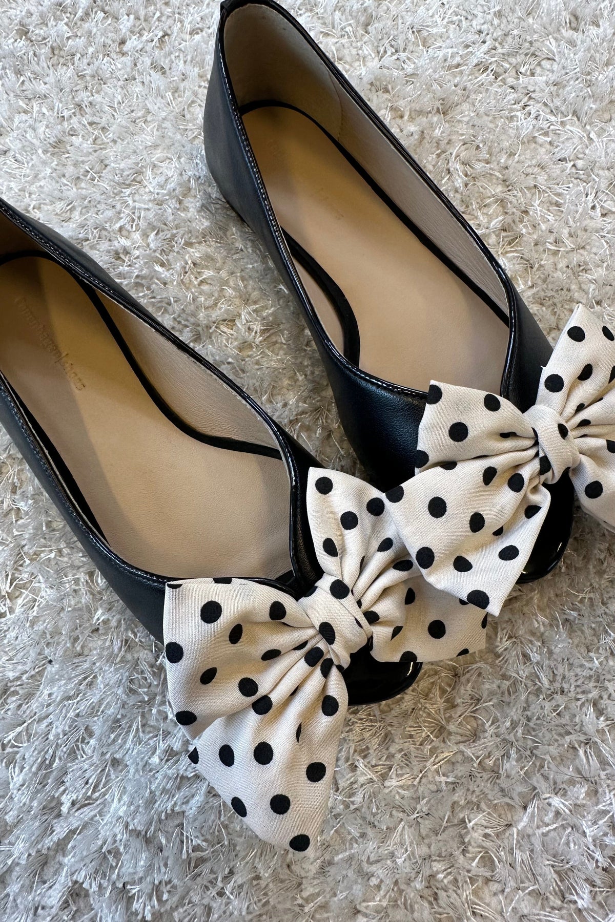 Mellow Moon Amalie white black dots