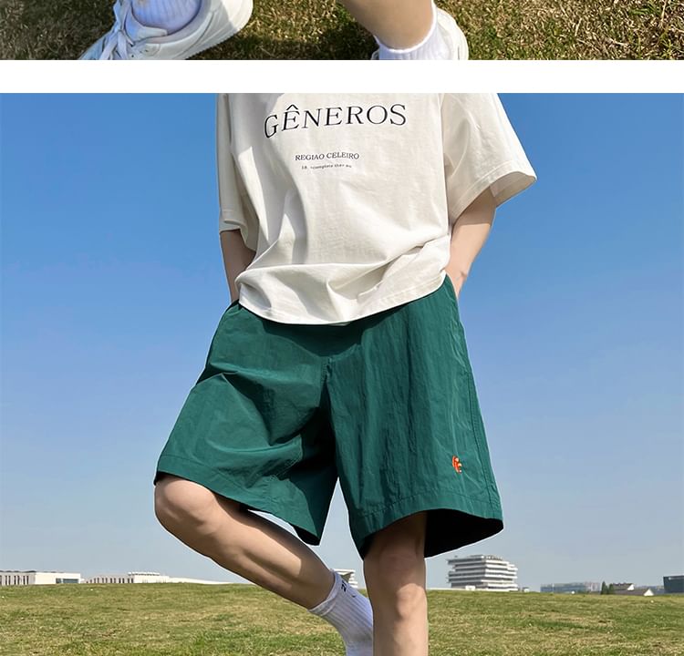 AXEN - Wijde shorts met geborduurde letters en middelhoge taille