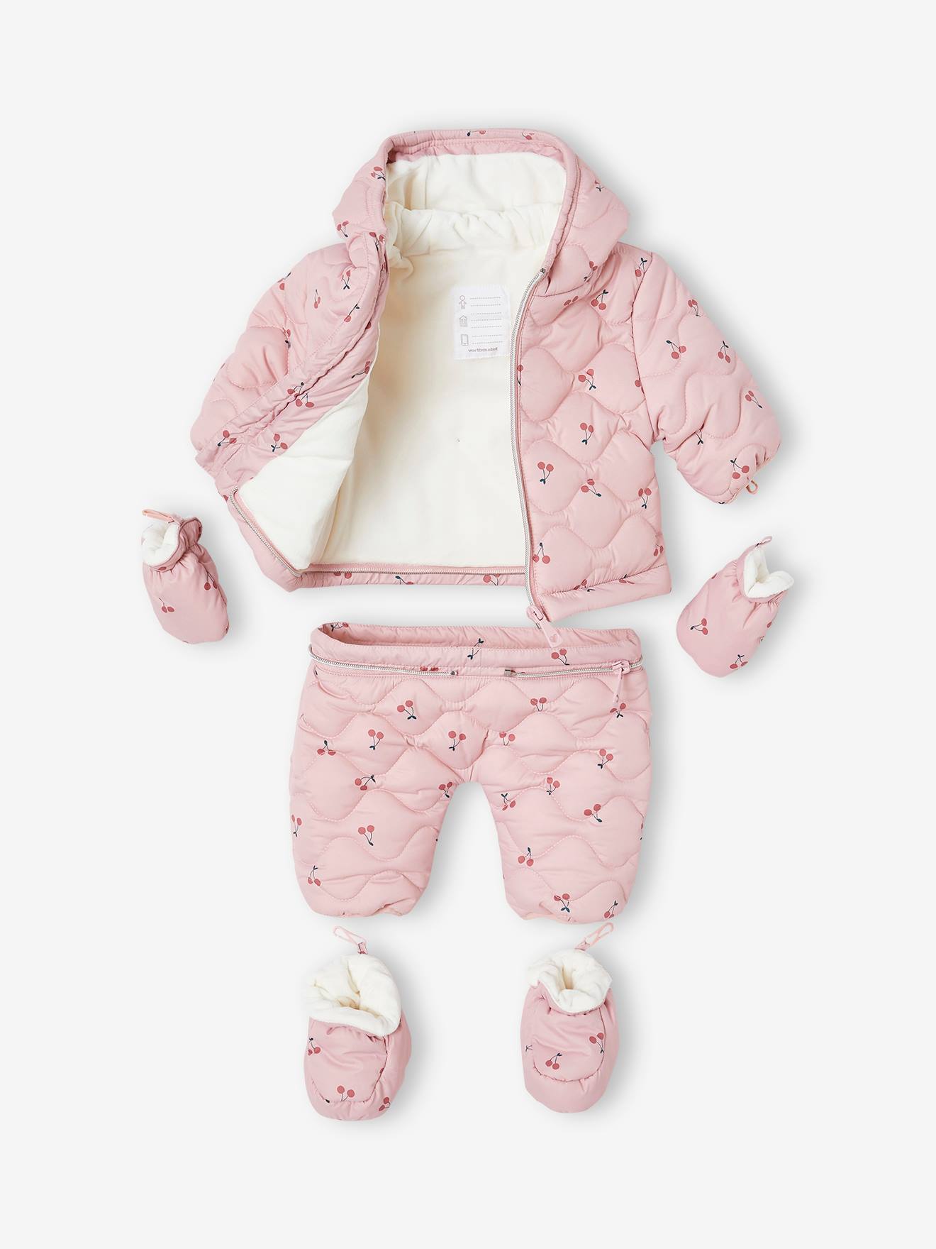 Macacão infantil 2 em 1 na cor malva com luvas e pantufas.
