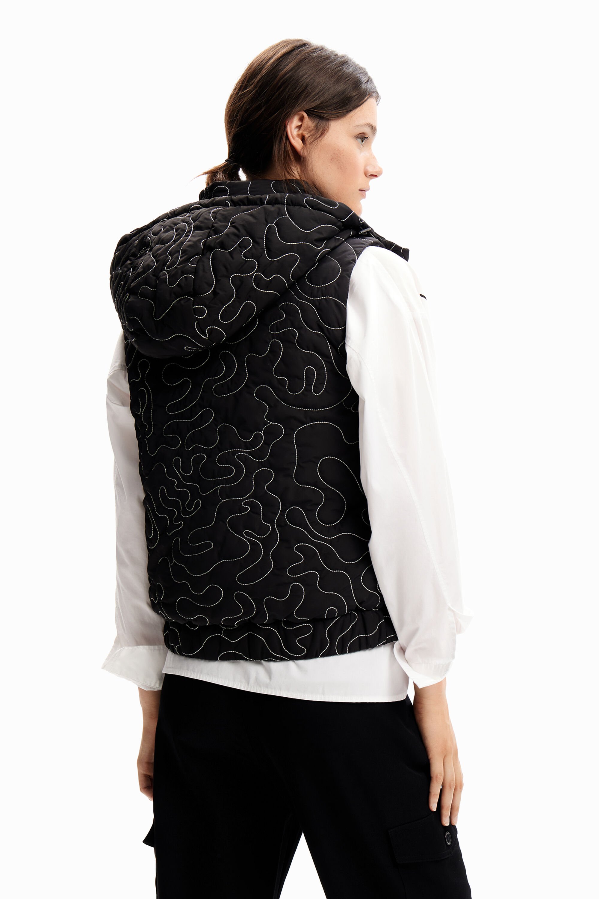 Gilet matelassé capuche surpiqûres