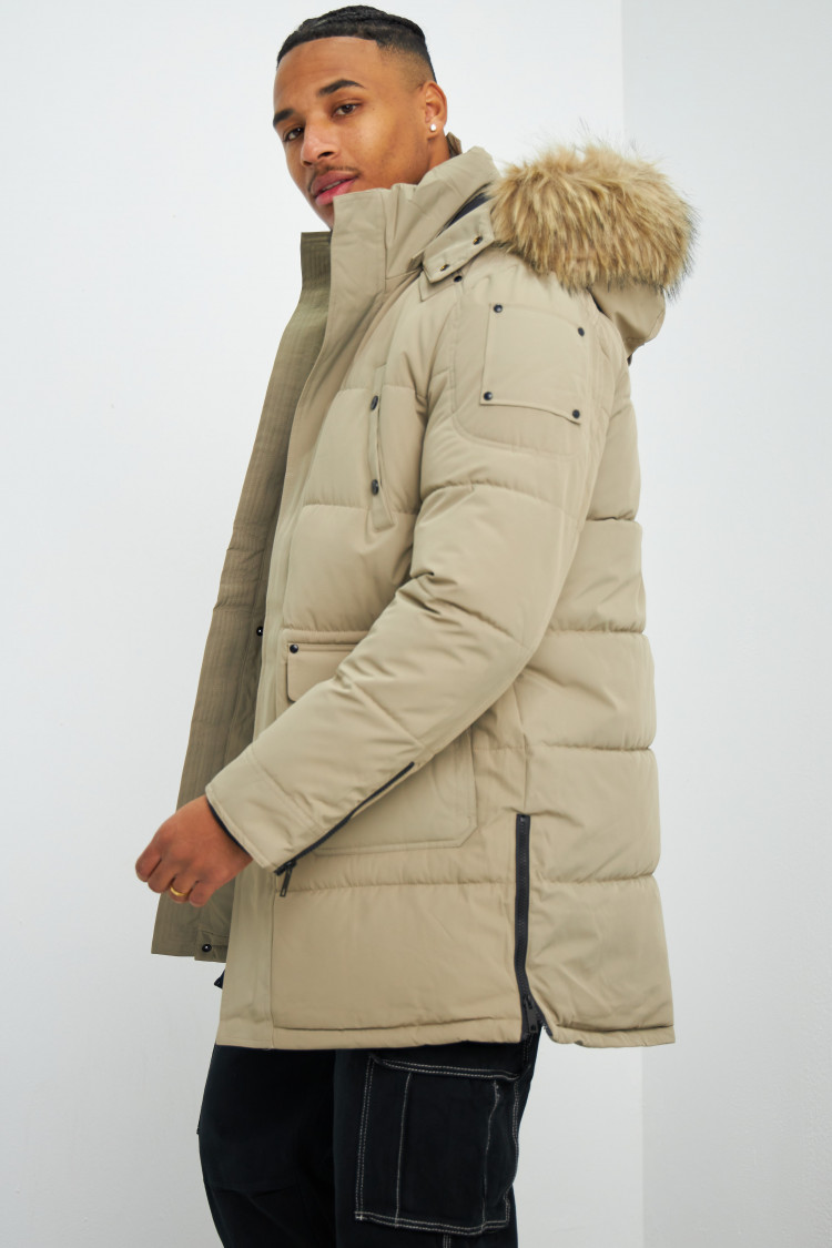 Parka beige à capuche avec fourrure