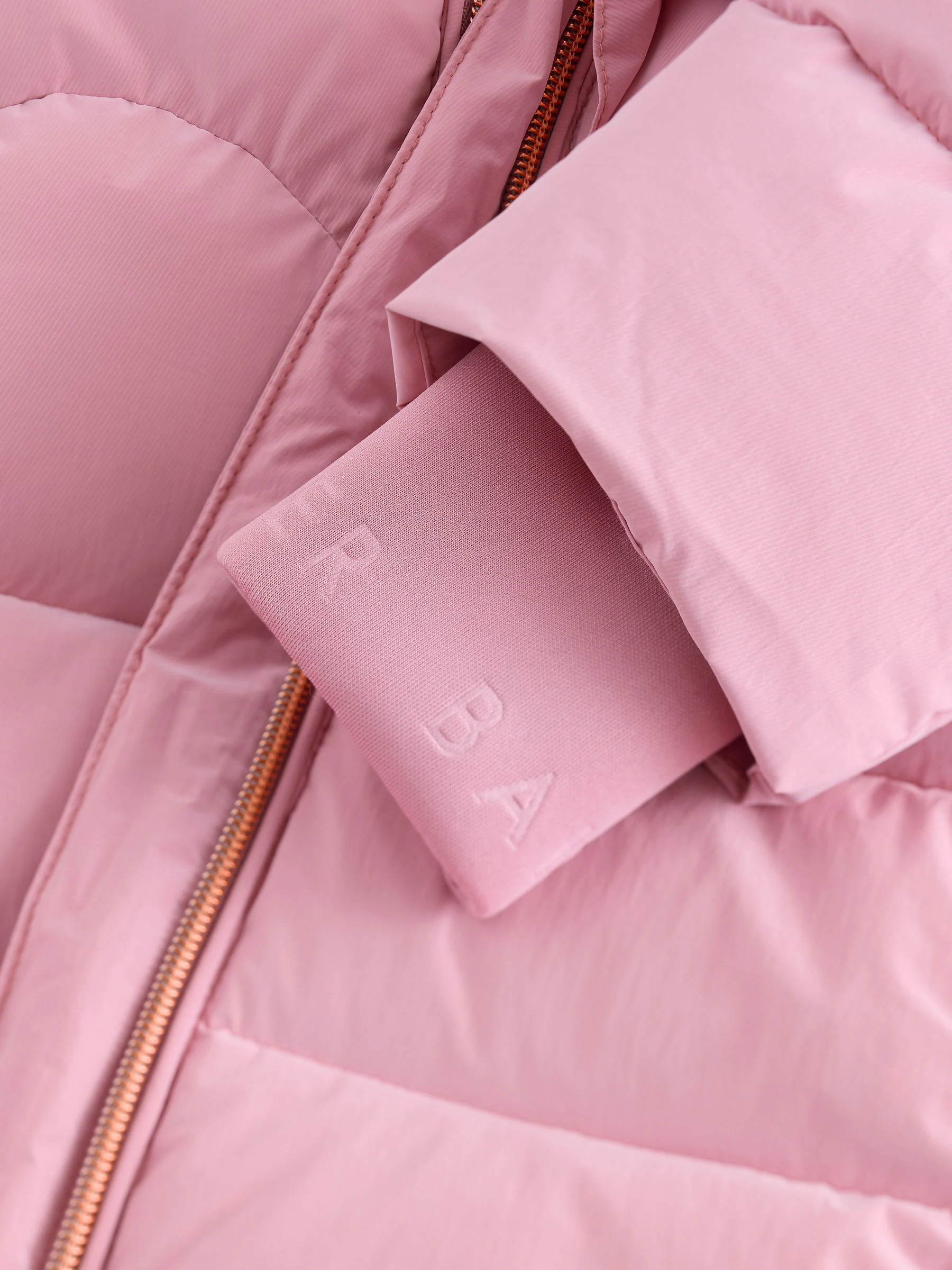 Baker by Ted Baker - Roze, regenbestendige gewatteerde jas met rok en corsage