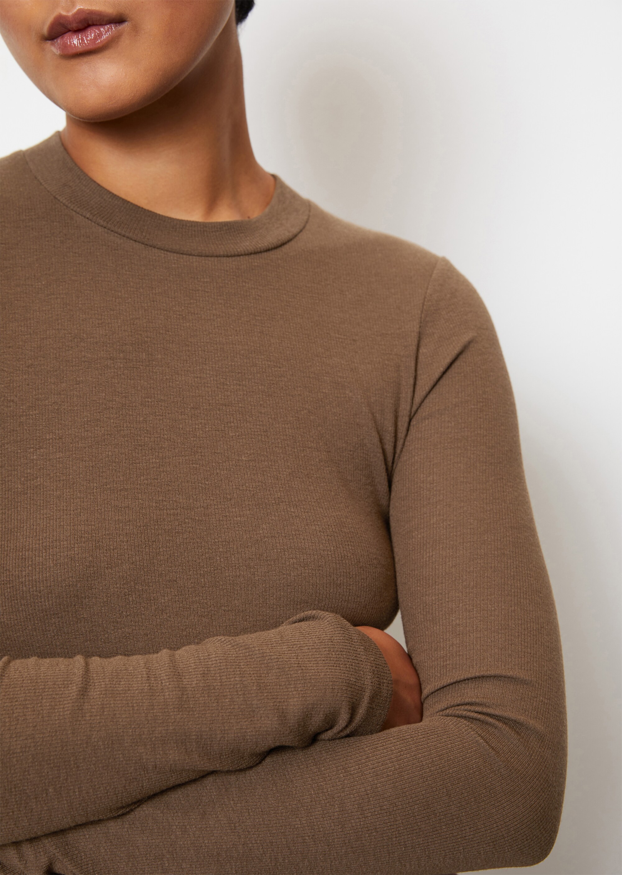 Rundhals-Longsleeve regularaus soft geripptem Jersey