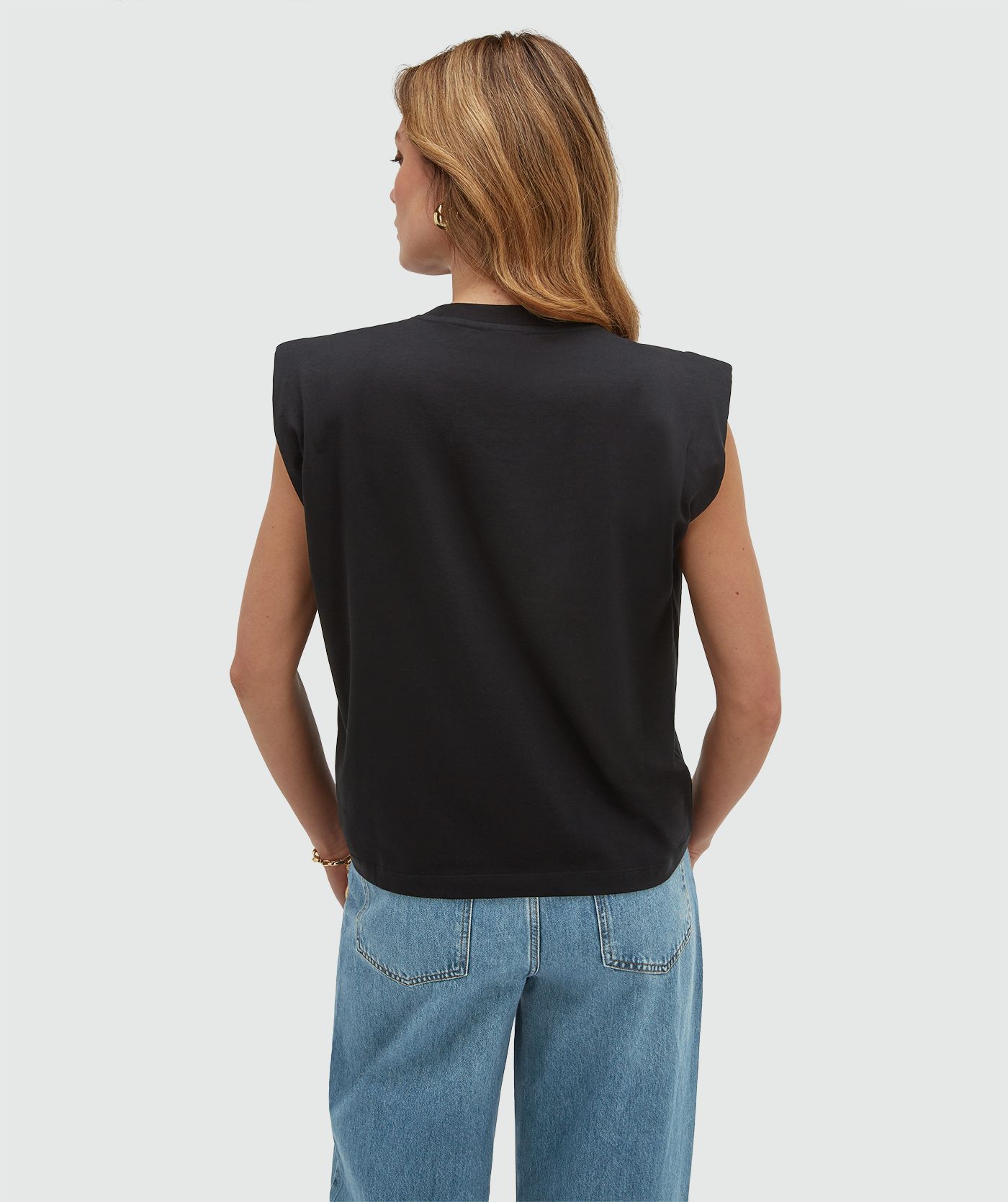 SUE T-shirt met schoudervulling - black