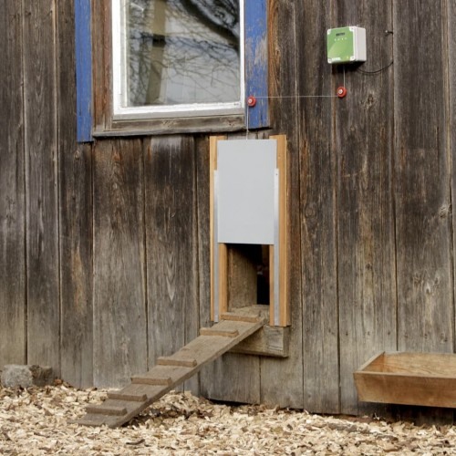 Porta automática para galinheiros