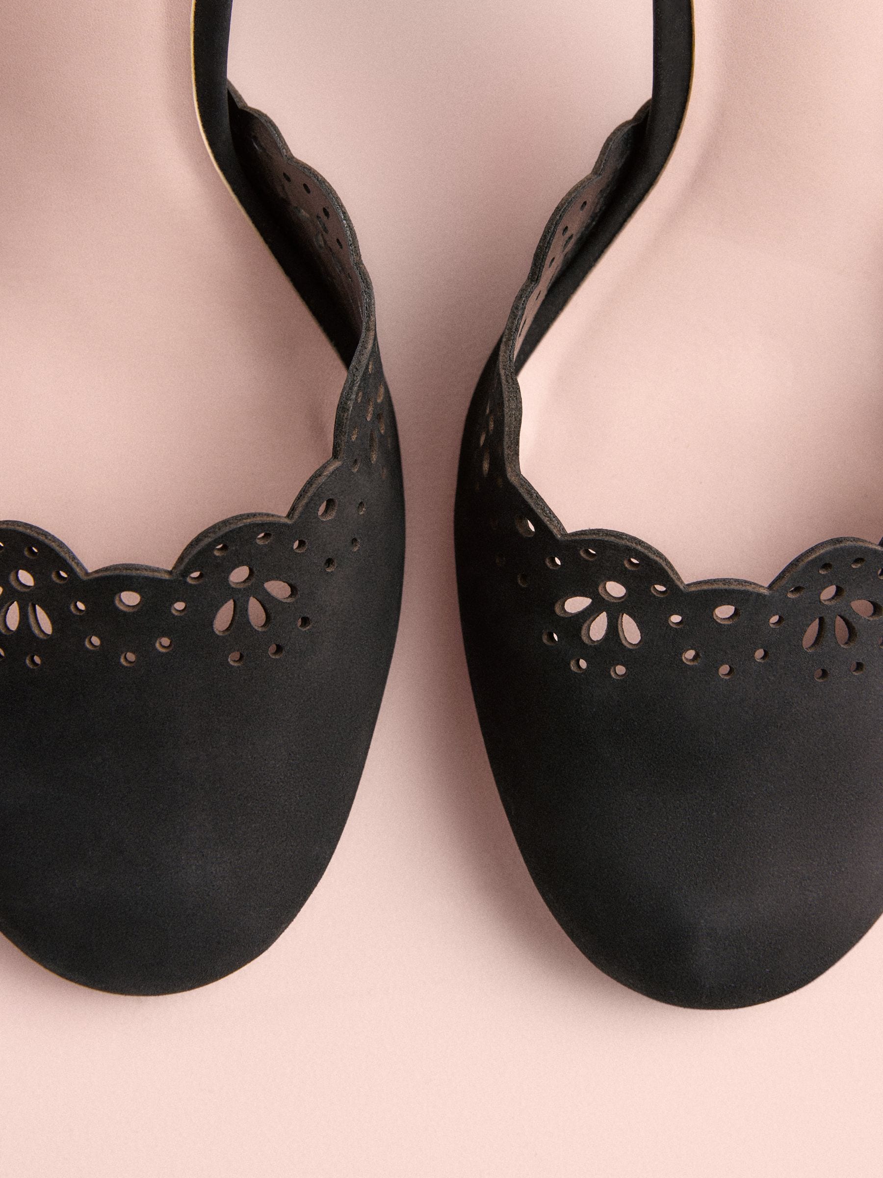 Zwart - Tabitha Simmons x Next Orton leren ronde neus hakken met lasergesneden details