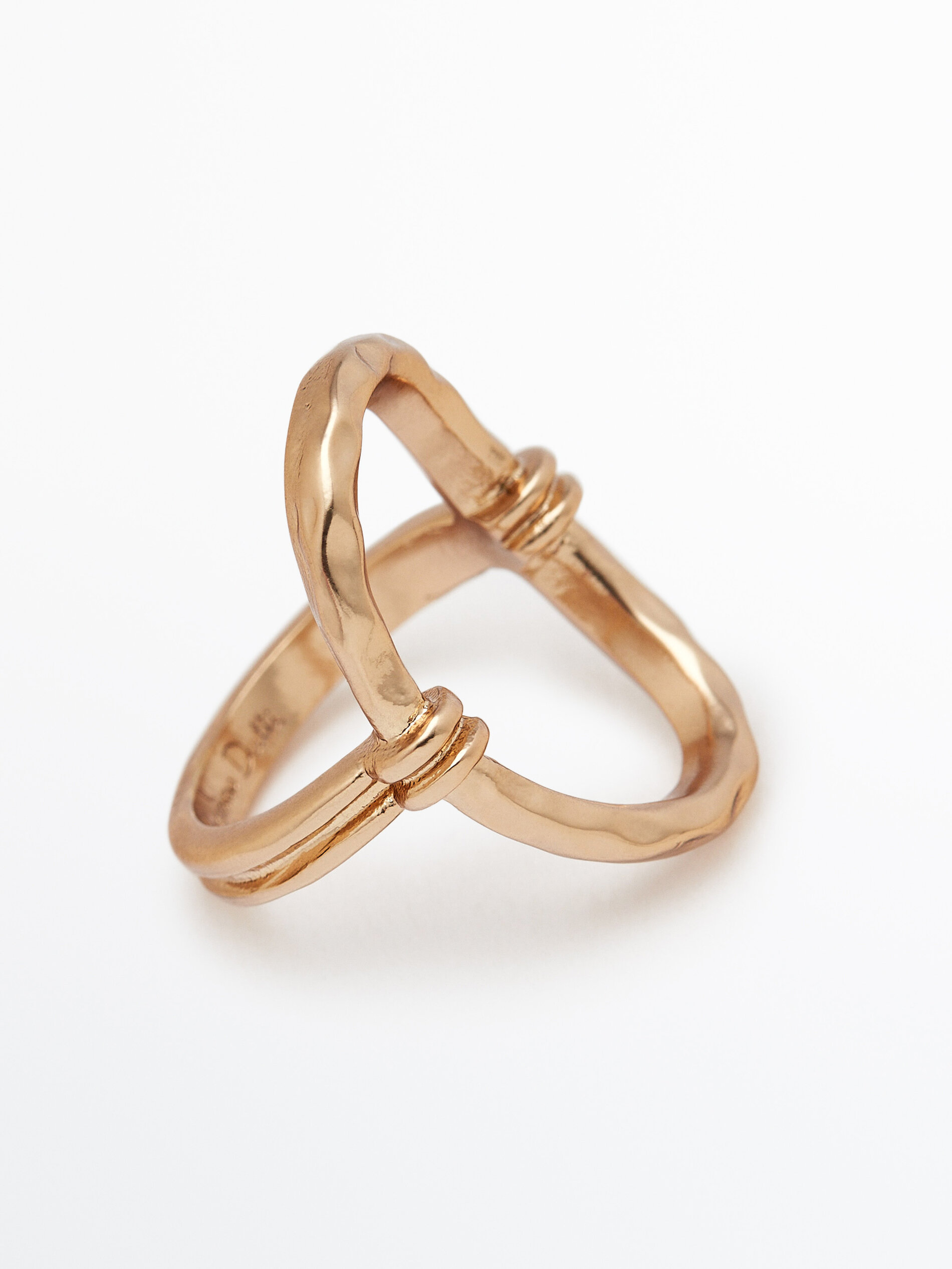 Anel com textura dourada - DORADO