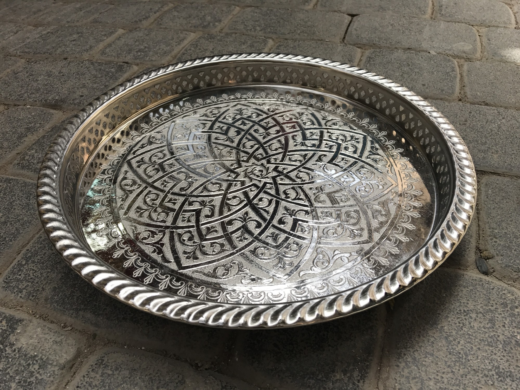 Teetablett mit Fuß 'Lotus', Ø 32 cm, H 0,5 cm zu 68,00
