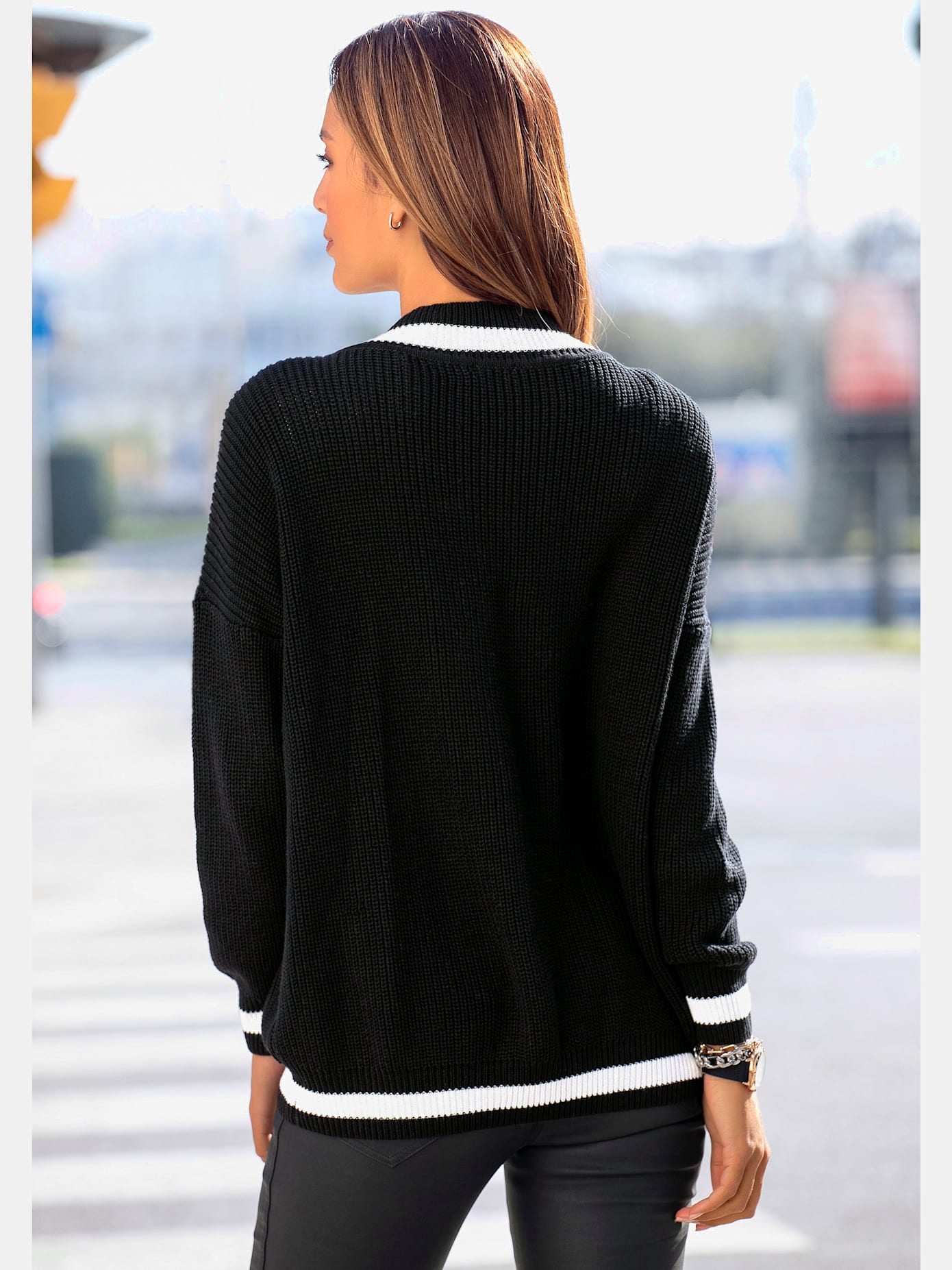 Pull à encolure en v encolure en v avec large bordure
