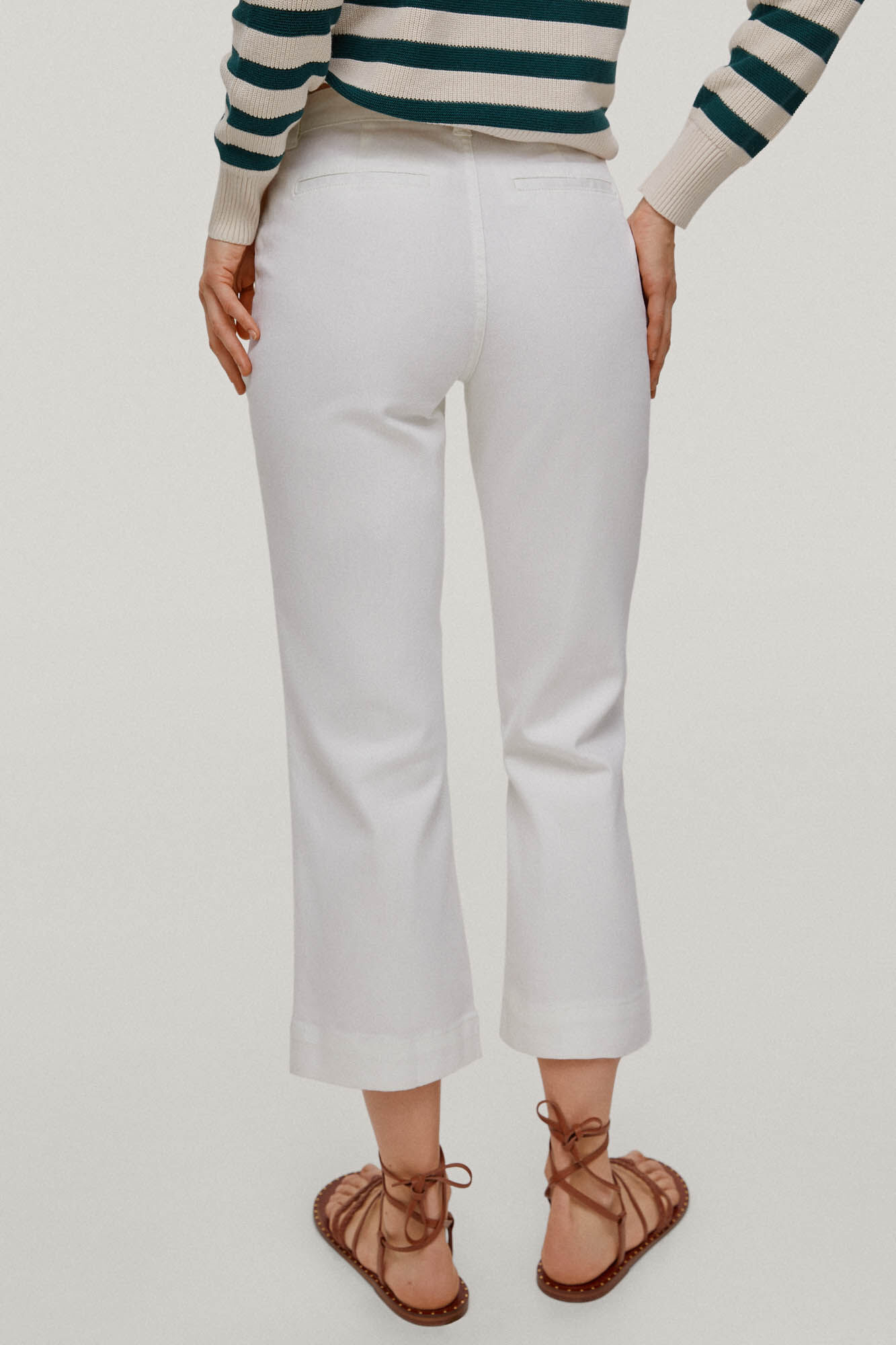 Calça jeans cropped de corte reto com botões - Raw