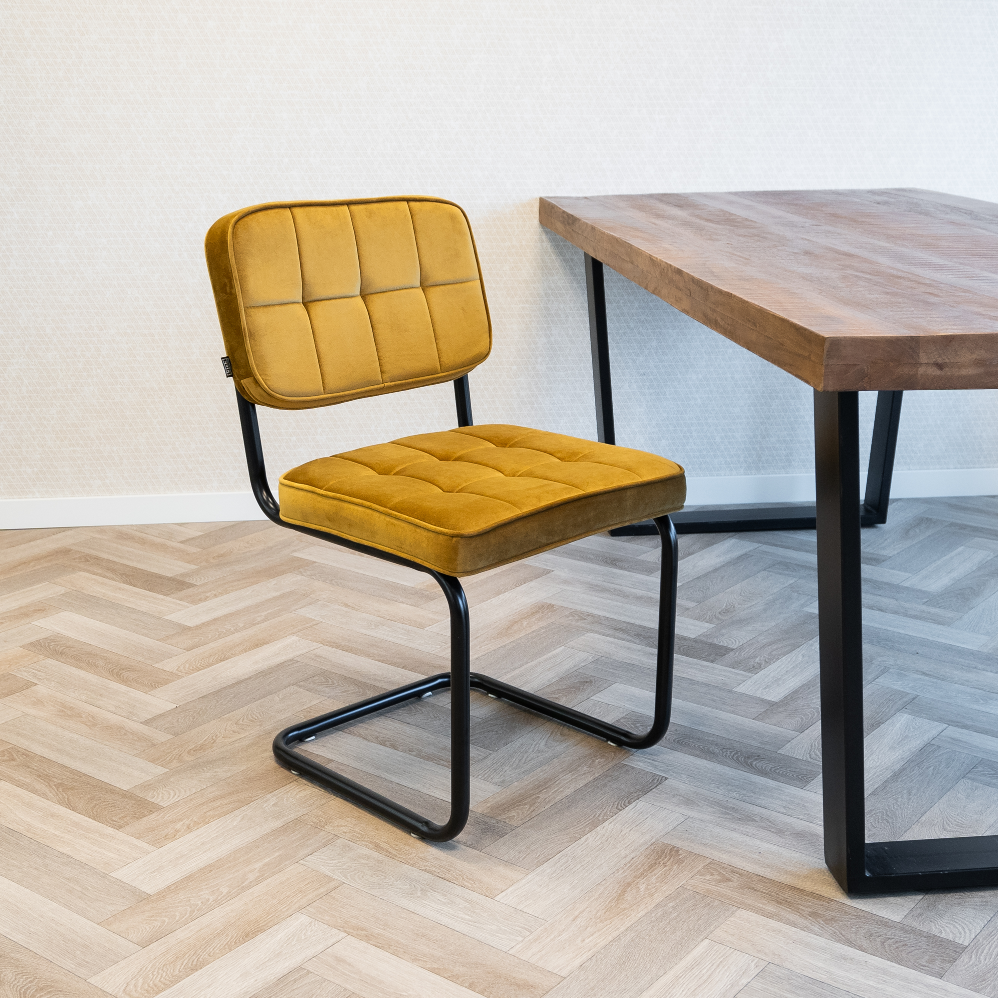 Kick buisframe stoel Ivy - goud