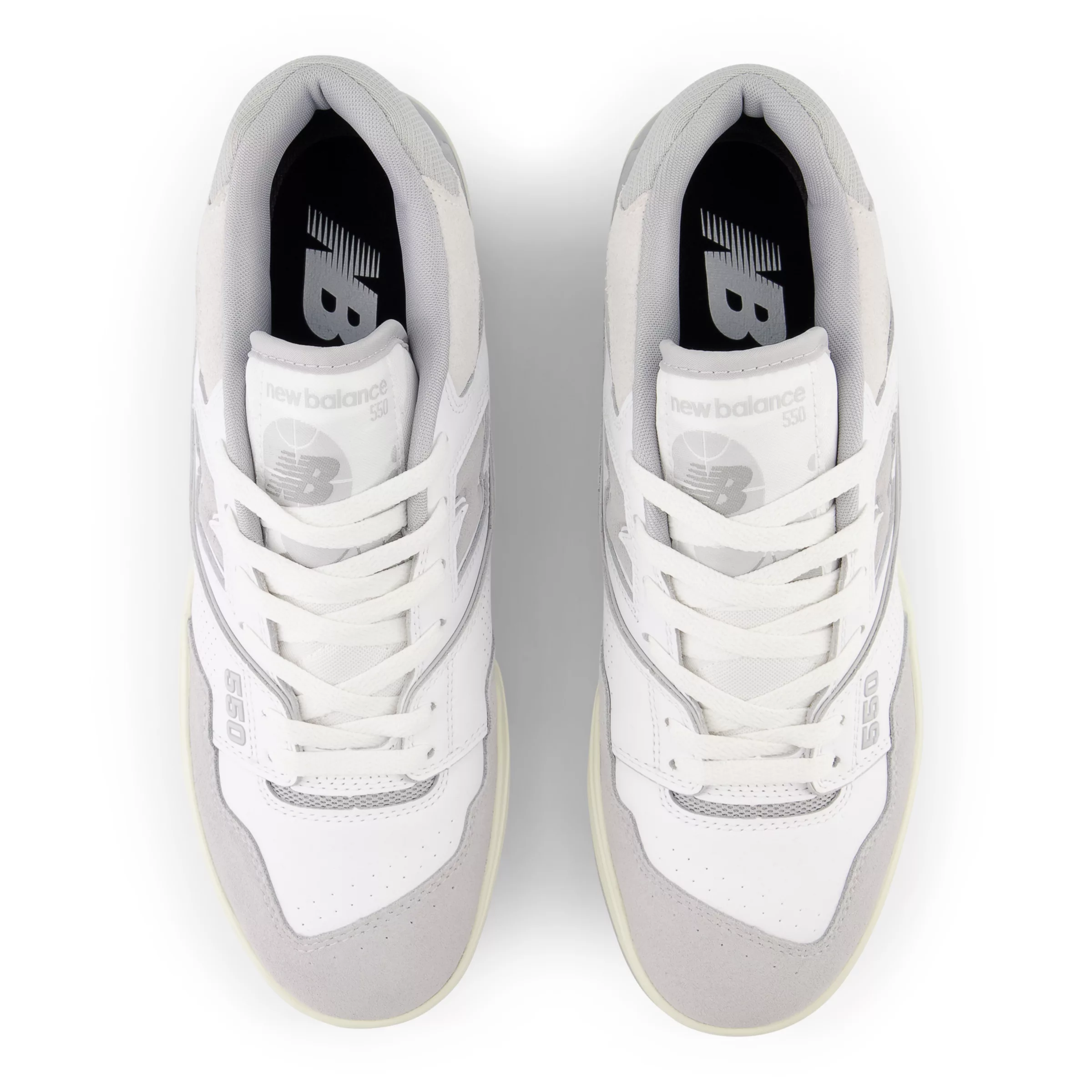 550 White con raincloud e reflection