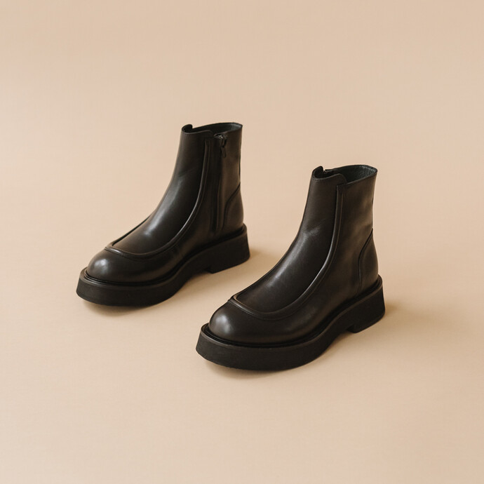 Boots à semelles plateformes et coutures apparentes  cuir noir
