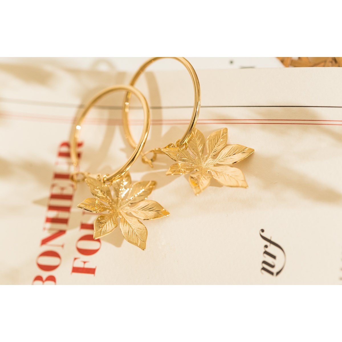 petites boucles d'oreilles créoles fleurs doré à l'or fin - CHLORIS