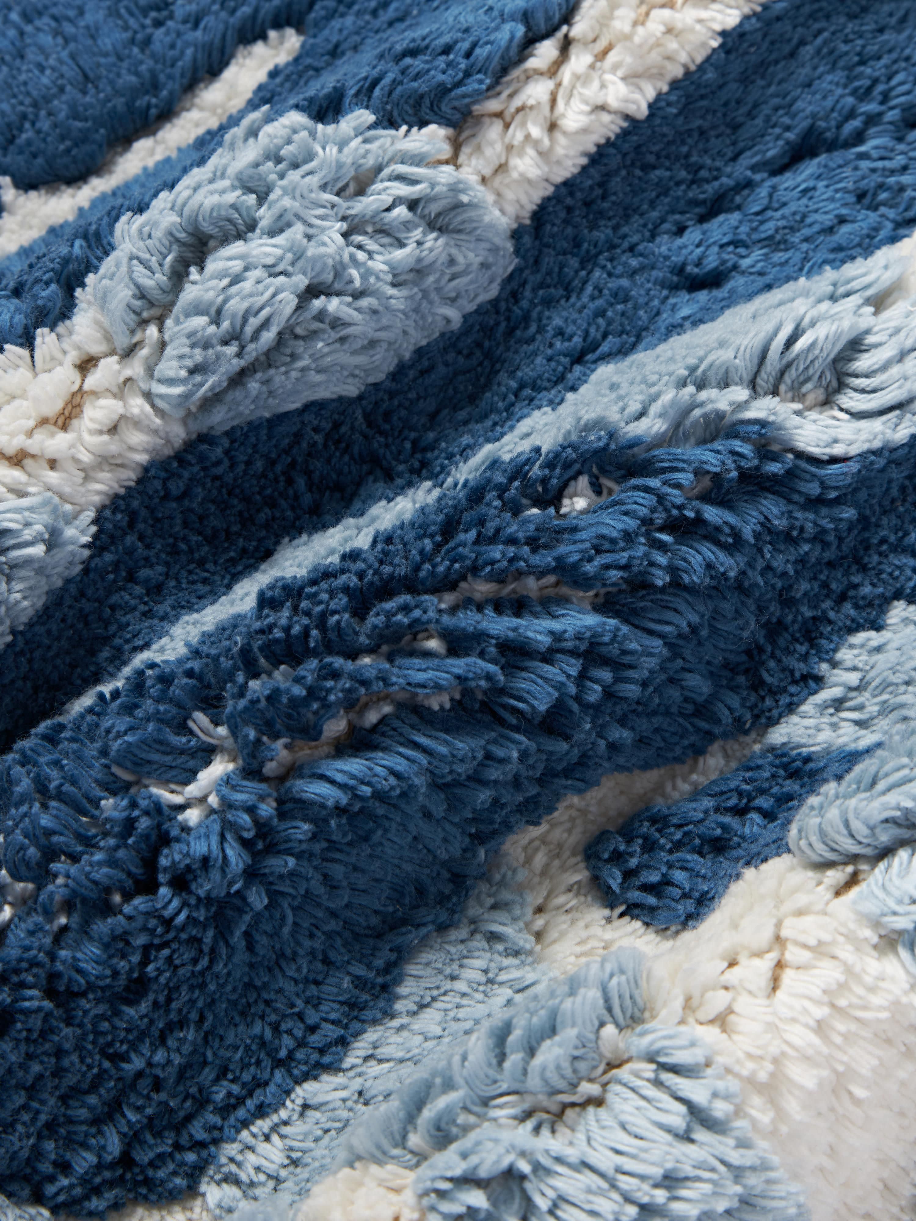 Katoenen kussenhoes Sela met getuft plantenmotief