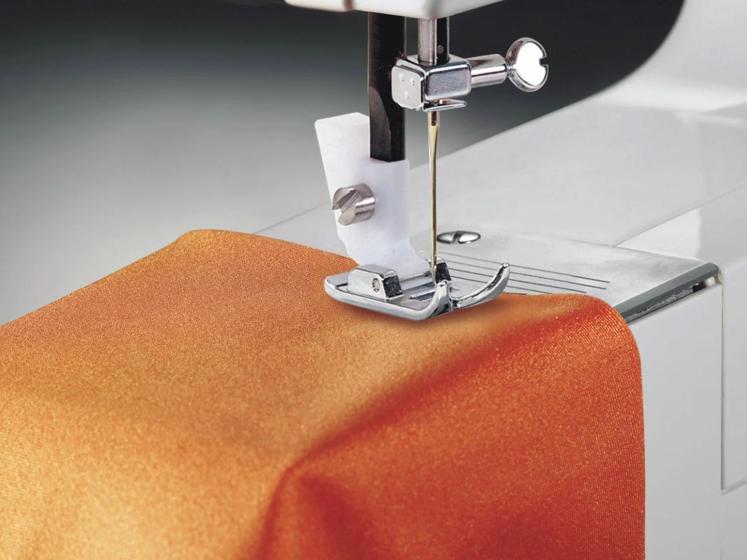 Carina Mechanische N&auml;hmaschine &raquo;Junior&laquo;, Einsteigermodell, 6 Stichprogramme, mit H&uuml;lle 6 Stichprogramme / Ideal als Einsteigermodell