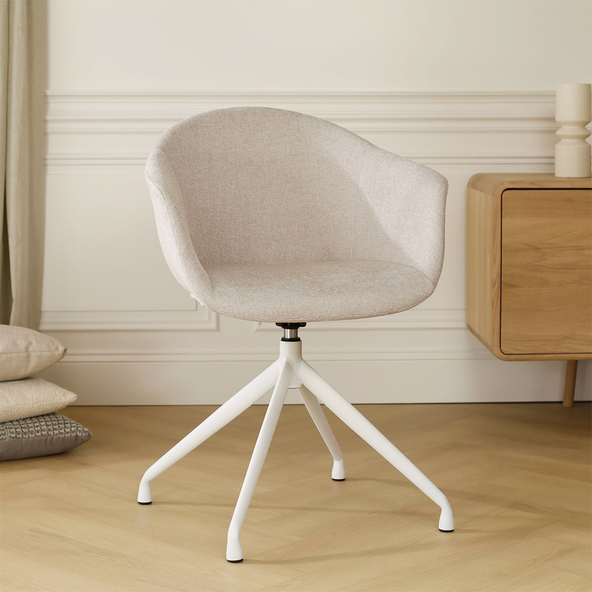 Eetkamerstoel Nola-Otis beige draaibaar - wit onderstel